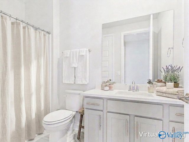 22567 Donahue Drive, Athens, AL 35613