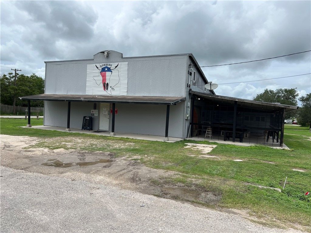 501 Danforth St, Woodsboro, TX 78393 — photo 3