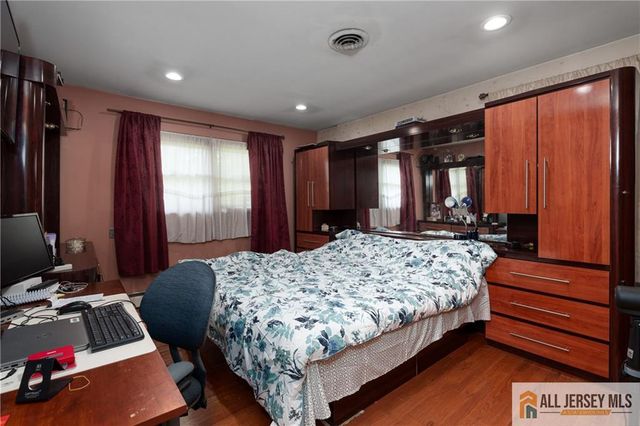 984 New Dover Road, Edison, NJ 08820