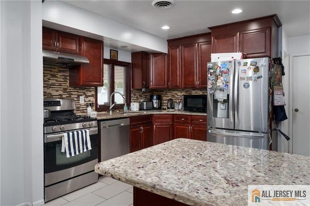 984 New Dover Road, Edison, NJ 08820
