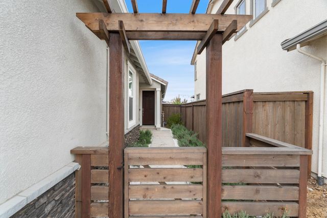 8333 Kyler Rd, Elk Grove, CA 95757