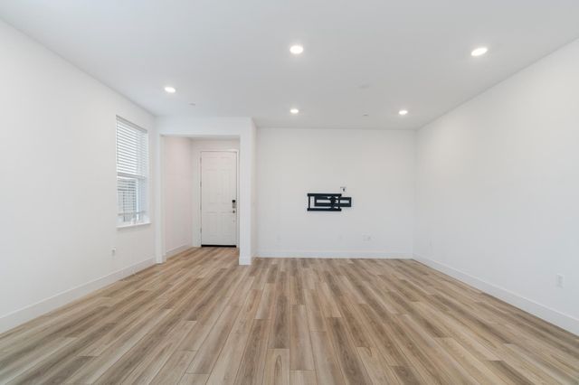 8333 Kyler Rd, Elk Grove, CA 95757