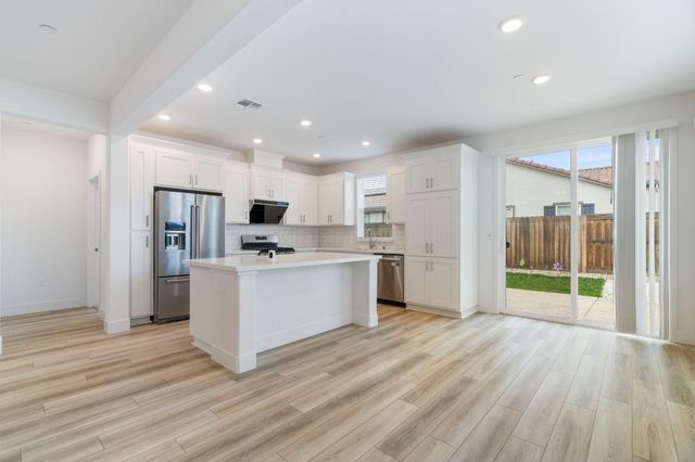 8333 Kyler Rd, Elk Grove, CA 95757