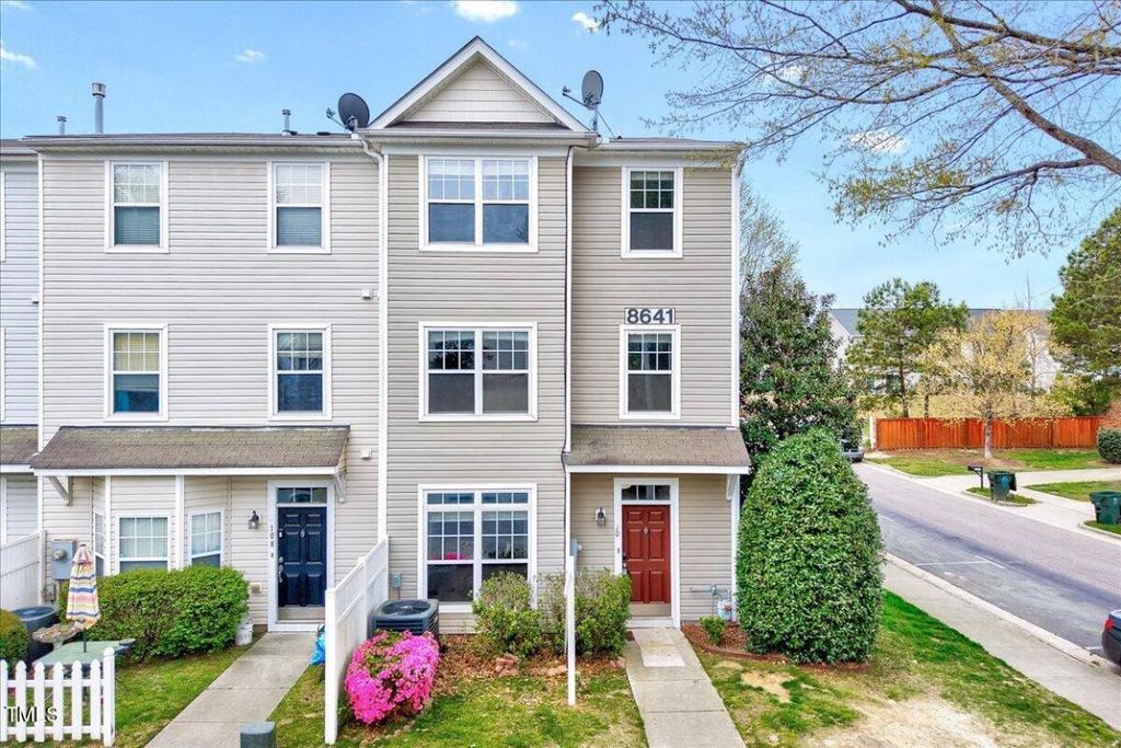 8641 Neuse Club Lane 110, Raleigh, NC 27616