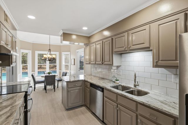 2910 BELGRAVE DR, Germantown, TN 38138