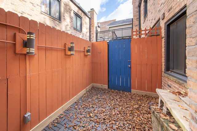 648 W Belden Avenue B, Chicago, IL 60614