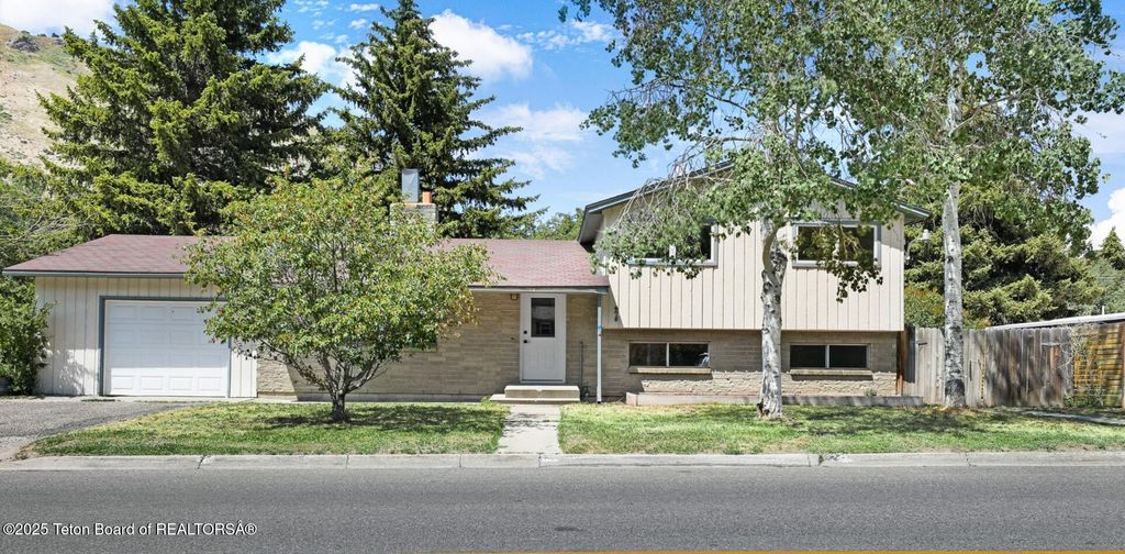 475 W KELLY Avenue, Jackson, WY 83001