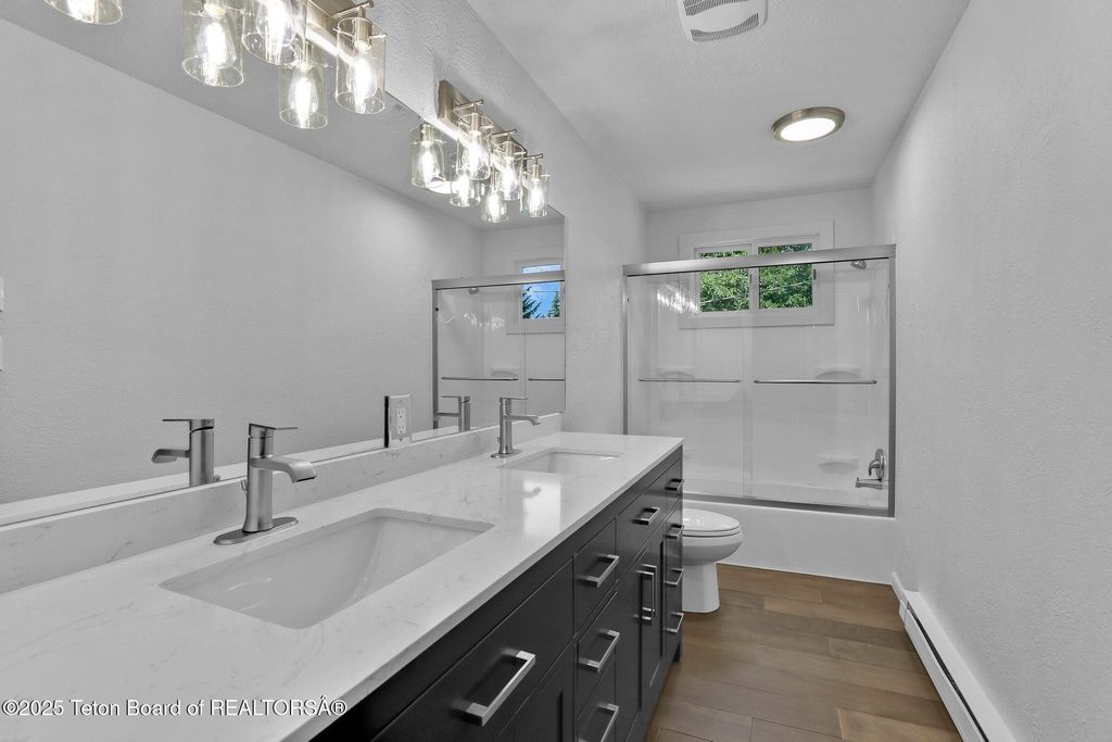 475 W KELLY Avenue, Jackson, WY 83001 photo 11