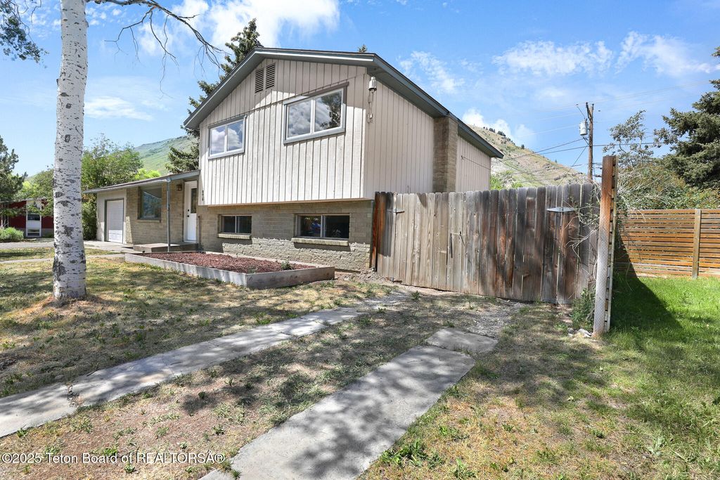 475 W KELLY Avenue, Jackson, WY 83001 photo 2
