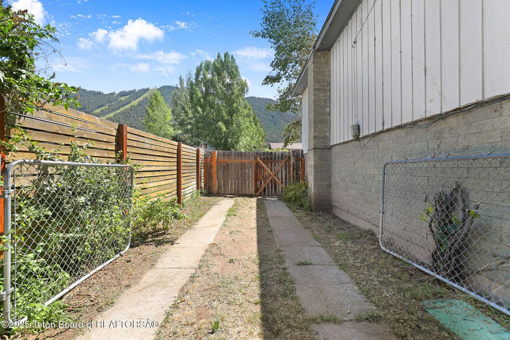 475 W KELLY Avenue, Jackson, WY 83001 photo 26
