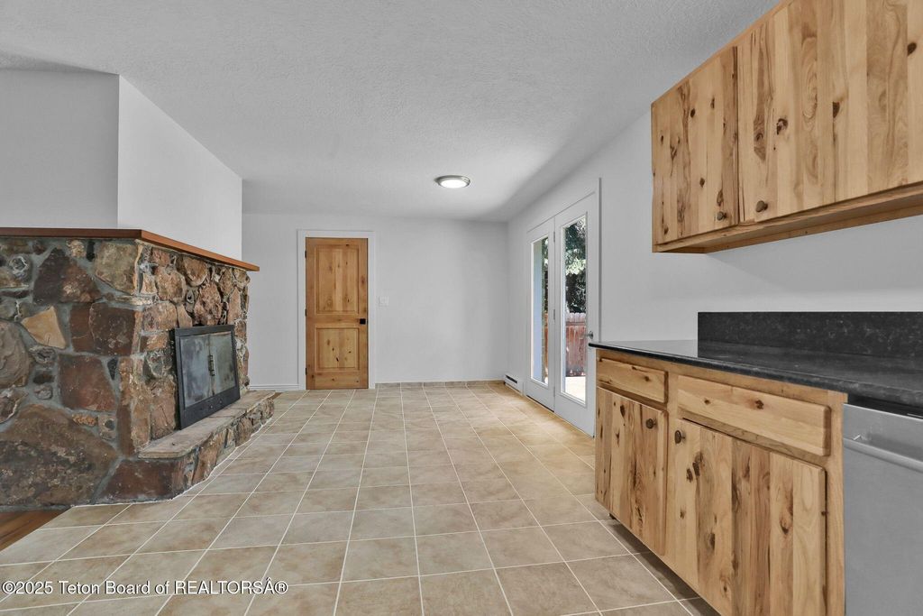475 W KELLY Avenue, Jackson, WY 83001 photo 8