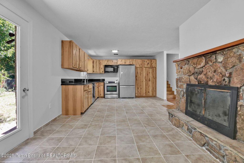 475 W KELLY Avenue, Jackson, WY 83001 photo 9