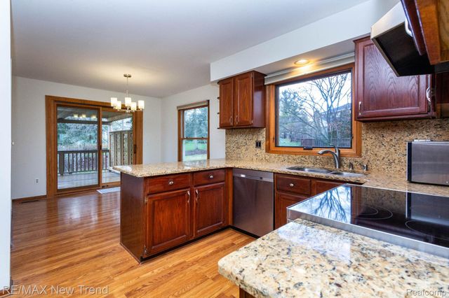 24859 WHITE PLAINS, Novi, MI 48374