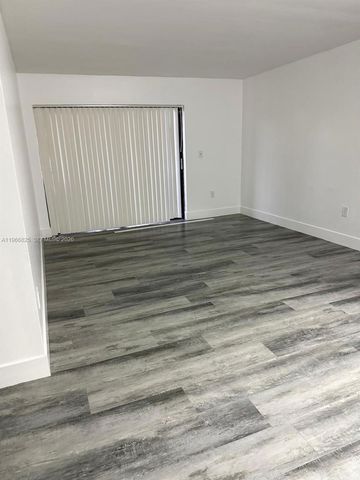 15610 SW 80th St J-102, Miami, FL 33193