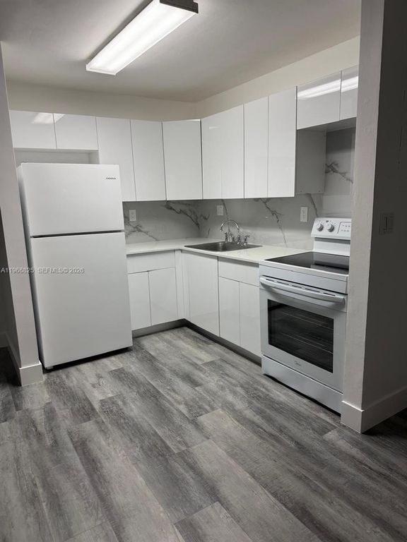 15610 SW 80th St J-102, Miami, FL 33193