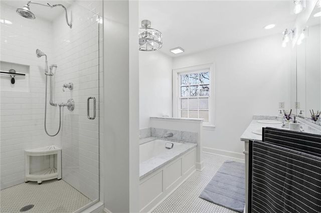 1217 W 58th Street, Kansas City, MO 64113