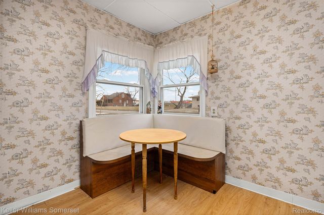 32694 Ruehle Avenue, Warren, MI 48093