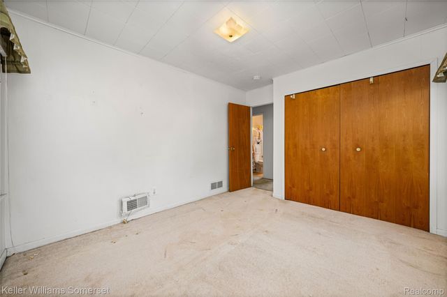 32694 Ruehle Avenue, Warren, MI 48093