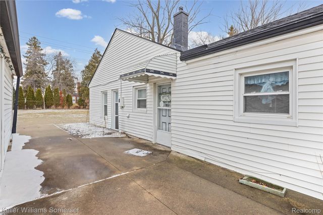 32694 Ruehle Avenue, Warren, MI 48093