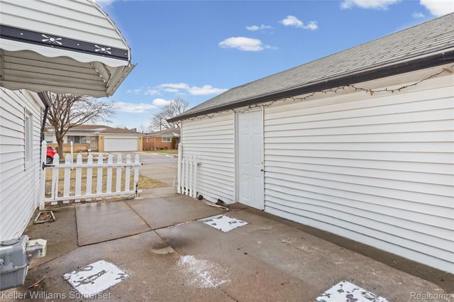 32694 Ruehle Avenue, Warren, MI 48093