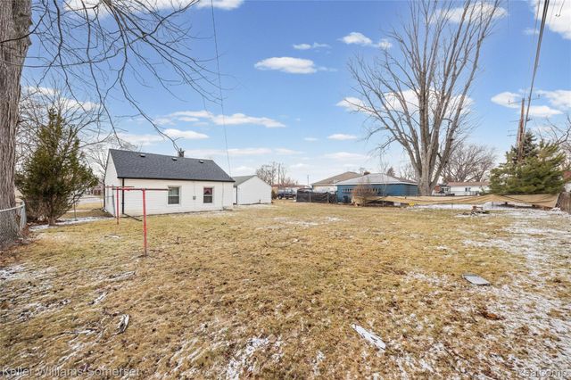 32694 Ruehle Avenue, Warren, MI 48093