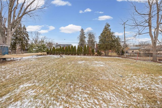 32694 Ruehle Avenue, Warren, MI 48093