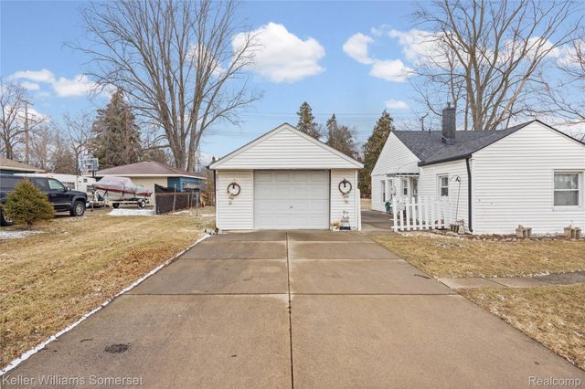 32694 Ruehle Avenue, Warren, MI 48093