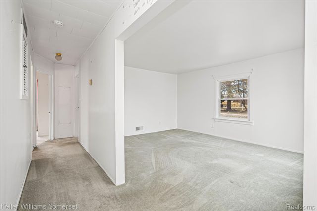 32694 Ruehle Avenue, Warren, MI 48093