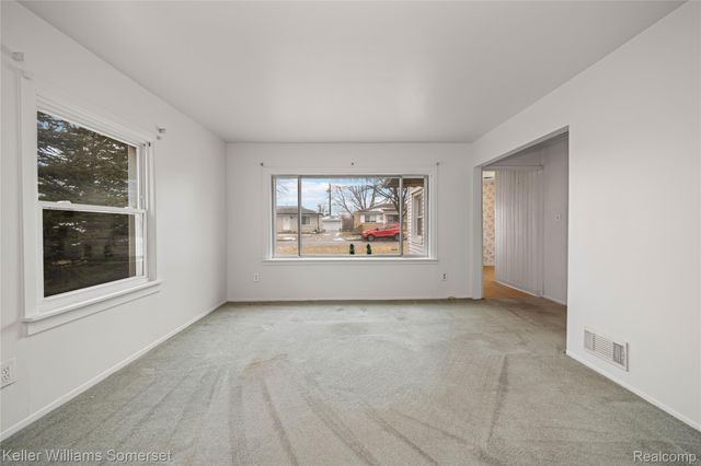 32694 Ruehle Avenue, Warren, MI 48093