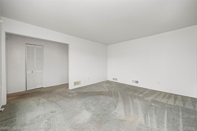 32694 Ruehle Avenue, Warren, MI 48093