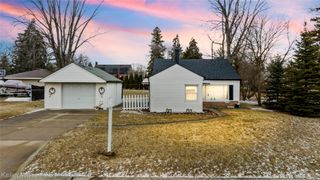 32694 Ruehle Avenue, Warren, MI 48093