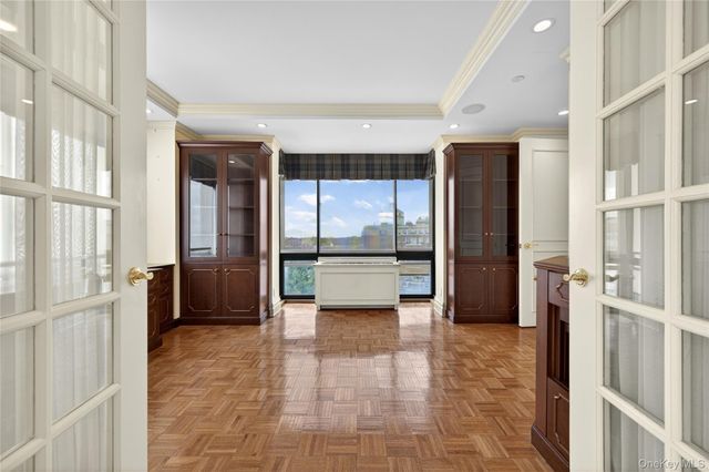 100 Hilton Avenue PH 5, Garden City, NY 11530