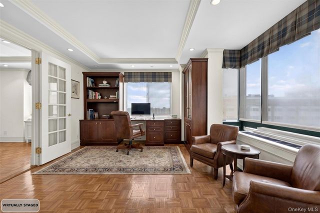 100 Hilton Avenue PH 5, Garden City, NY 11530