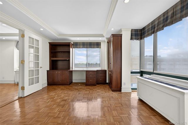 100 Hilton Avenue PH 5, Garden City, NY 11530