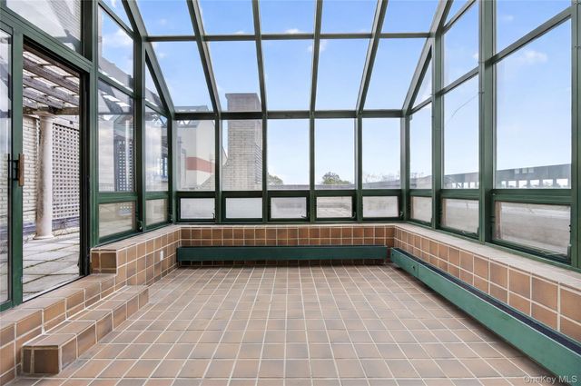 100 Hilton Avenue PH 5, Garden City, NY 11530