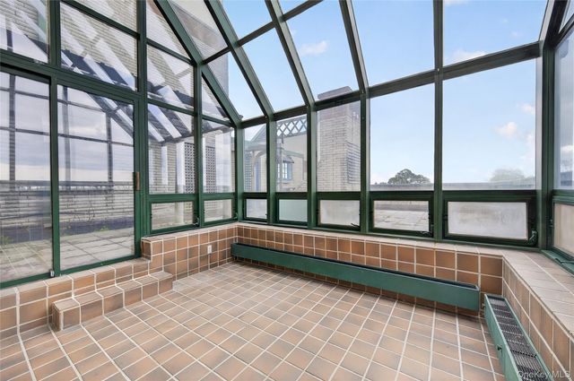 100 Hilton Avenue PH 5, Garden City, NY 11530