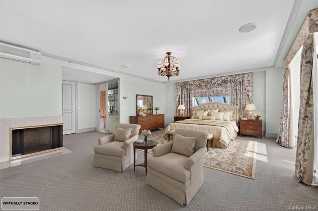 100 Hilton Avenue PH 5, Garden City, NY 11530