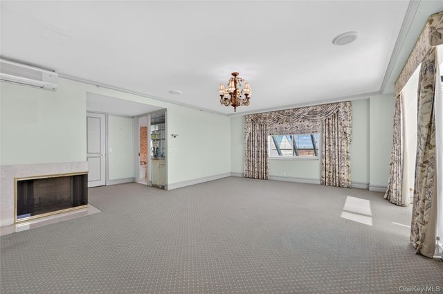 100 Hilton Avenue PH 5, Garden City, NY 11530