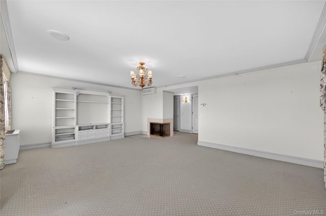 100 Hilton Avenue PH 5, Garden City, NY 11530