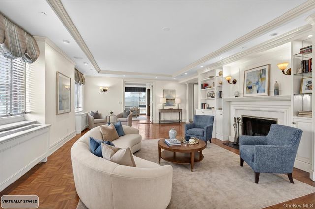 100 Hilton Avenue PH 5, Garden City, NY 11530