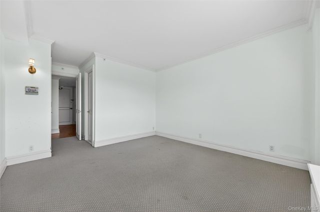 100 Hilton Avenue PH 5, Garden City, NY 11530