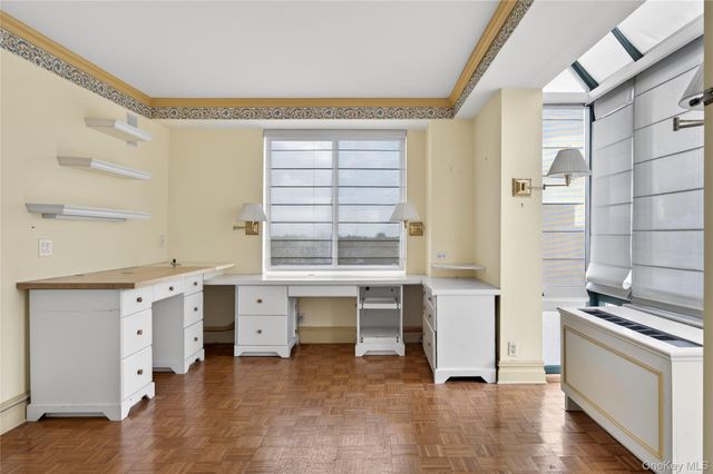 100 Hilton Avenue PH 5, Garden City, NY 11530