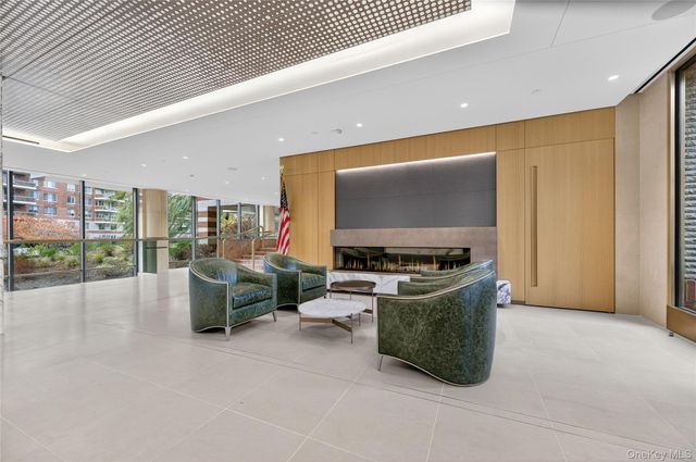 100 Hilton Avenue PH 5, Garden City, NY 11530