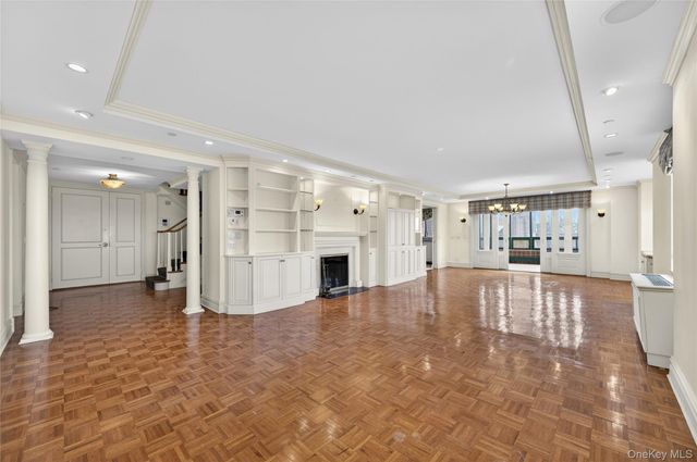 100 Hilton Avenue PH 5, Garden City, NY 11530
