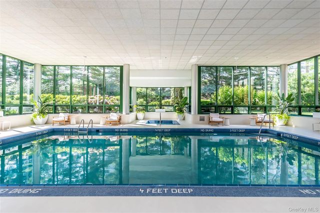 100 Hilton Avenue PH 5, Garden City, NY 11530