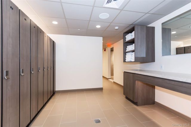 100 Hilton Avenue PH 5, Garden City, NY 11530