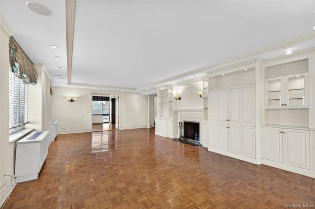 100 Hilton Avenue PH 5, Garden City, NY 11530