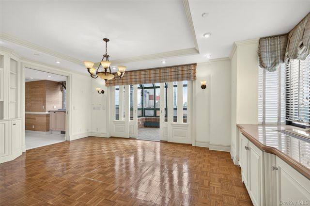 100 Hilton Avenue PH 5, Garden City, NY 11530
