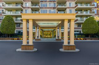 100 Hilton Avenue PH 5, Garden City, NY 11530