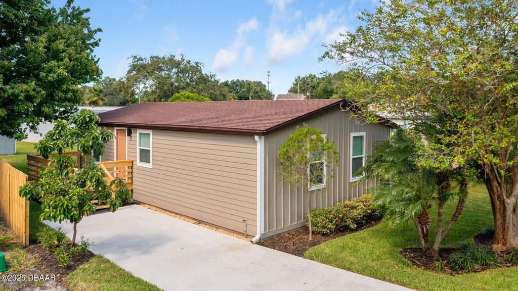 1302 Village Lane, Ormond Beach, FL 32174